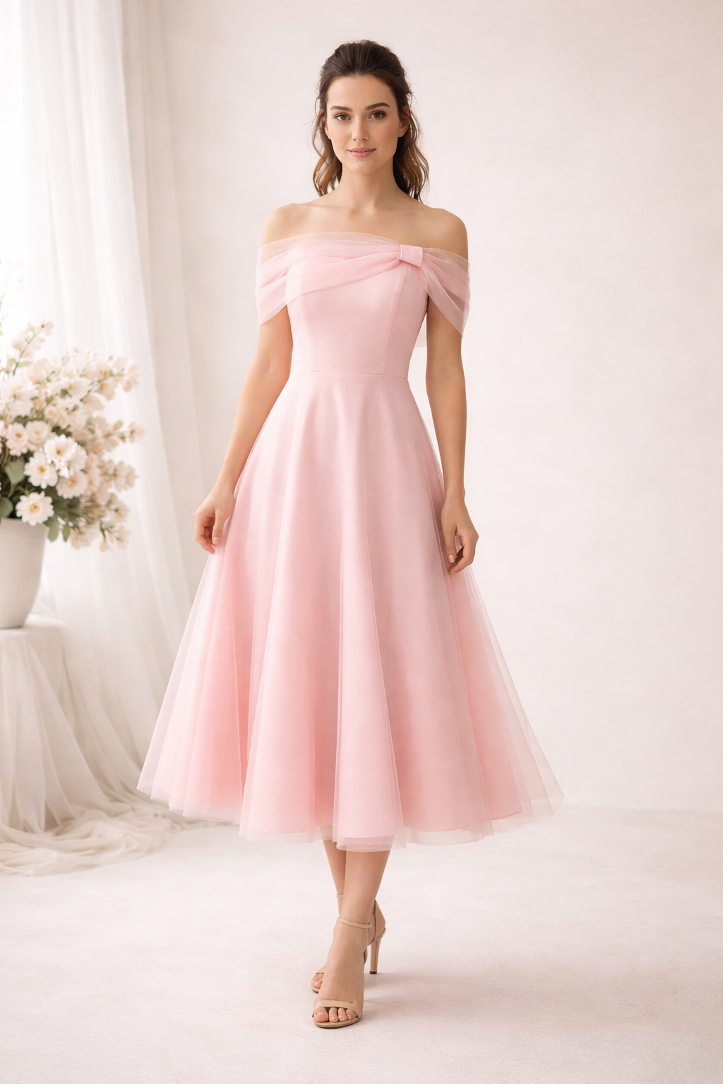 Madonna Yaka Tül Detaylı Midi Elbise